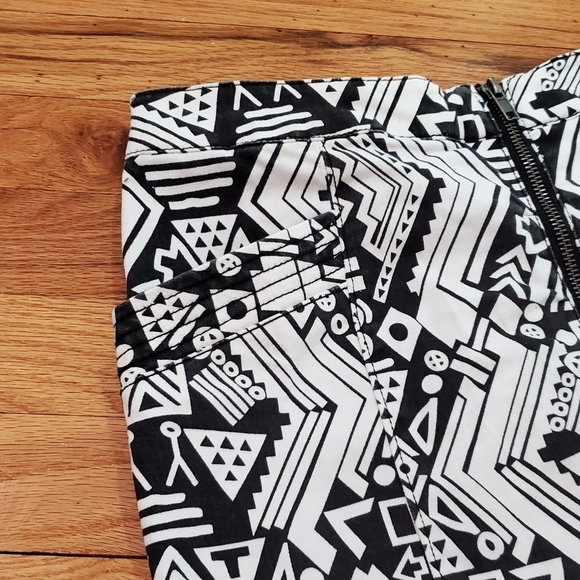 H&M DIVIDED Aztec Zip Up Mini Skirt Black White 8 - Picture 6 of 6
